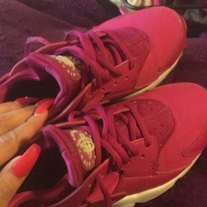 Pink Nike Huaraches